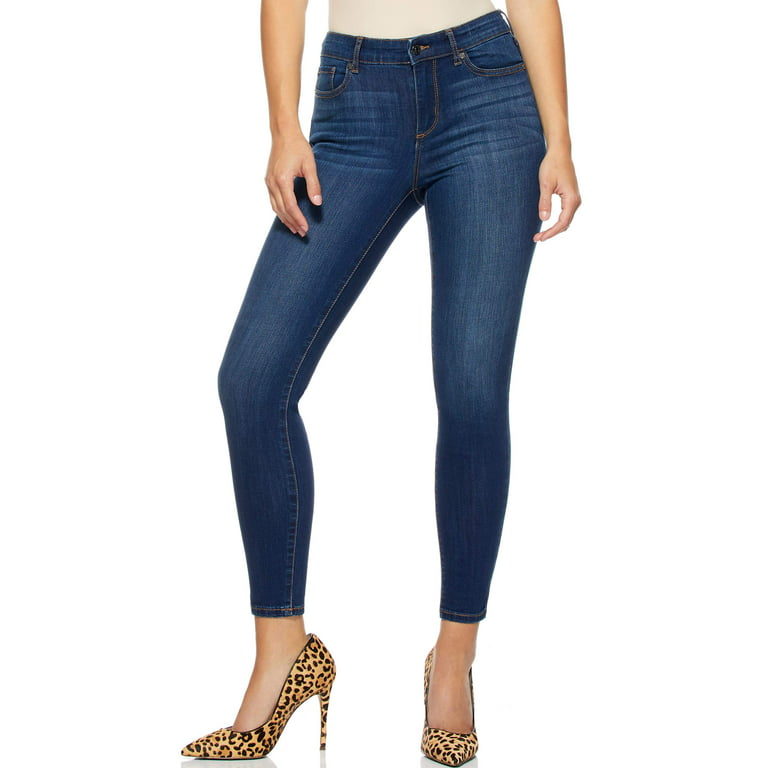 Sofia Vergara Models Her Walmart Skinny Jeans With Cherry Red Heels