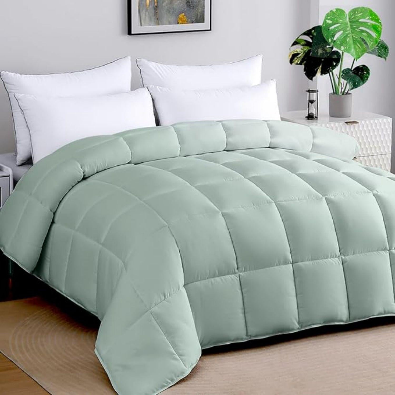 Soft Alaskan King Comforter 120"x 132", Extra Large Lightweight Quilted Down Alternative Duvet Insert for All Season-Fluffy Breathable Microfiber Comforter(Green, Alaskan King)