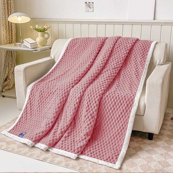 Soft Fleece Blanket, Cozy Double-sided Blanket for All-season Use, Plush Velvet Throw for Warmth and Comfort, Luxurious Reversible Home Accessory (Pink)