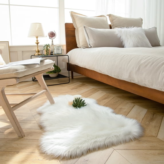 Soft Fluffy Faux Sheepskin Fur Area Rug, Home Decorative Indoor Floor Mat, White, 2 x 3 Feet