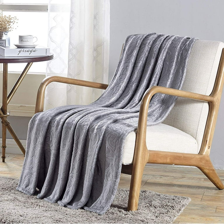 Soft Plush Contemporary Scroll Embossed Dama Collection 50x60