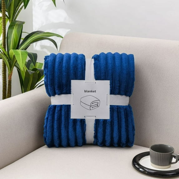 Soft Warm Faux Rabbit Fur Blanket Thick 1000 G/M² Faux Fur Blanket with Ruffles Fluffy Throw Blanket Big Fluffy Blanket Versatile Blanket for Bed Sofa Bedroom Office (White, 160 x 200cm / 63" x 79")