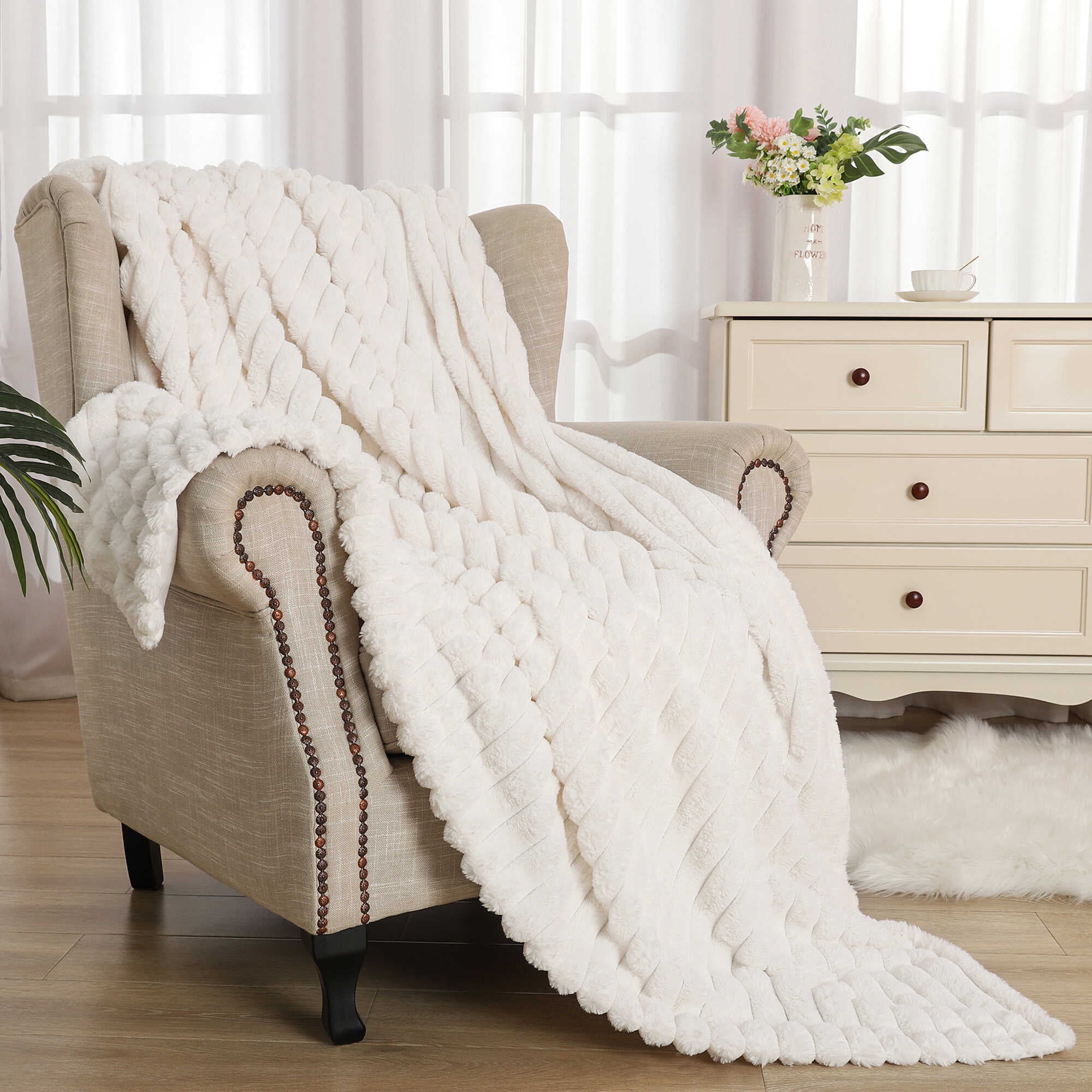 Softlife Luxury Jacquard Striped Faux Fluff Throw Blankets Soft and