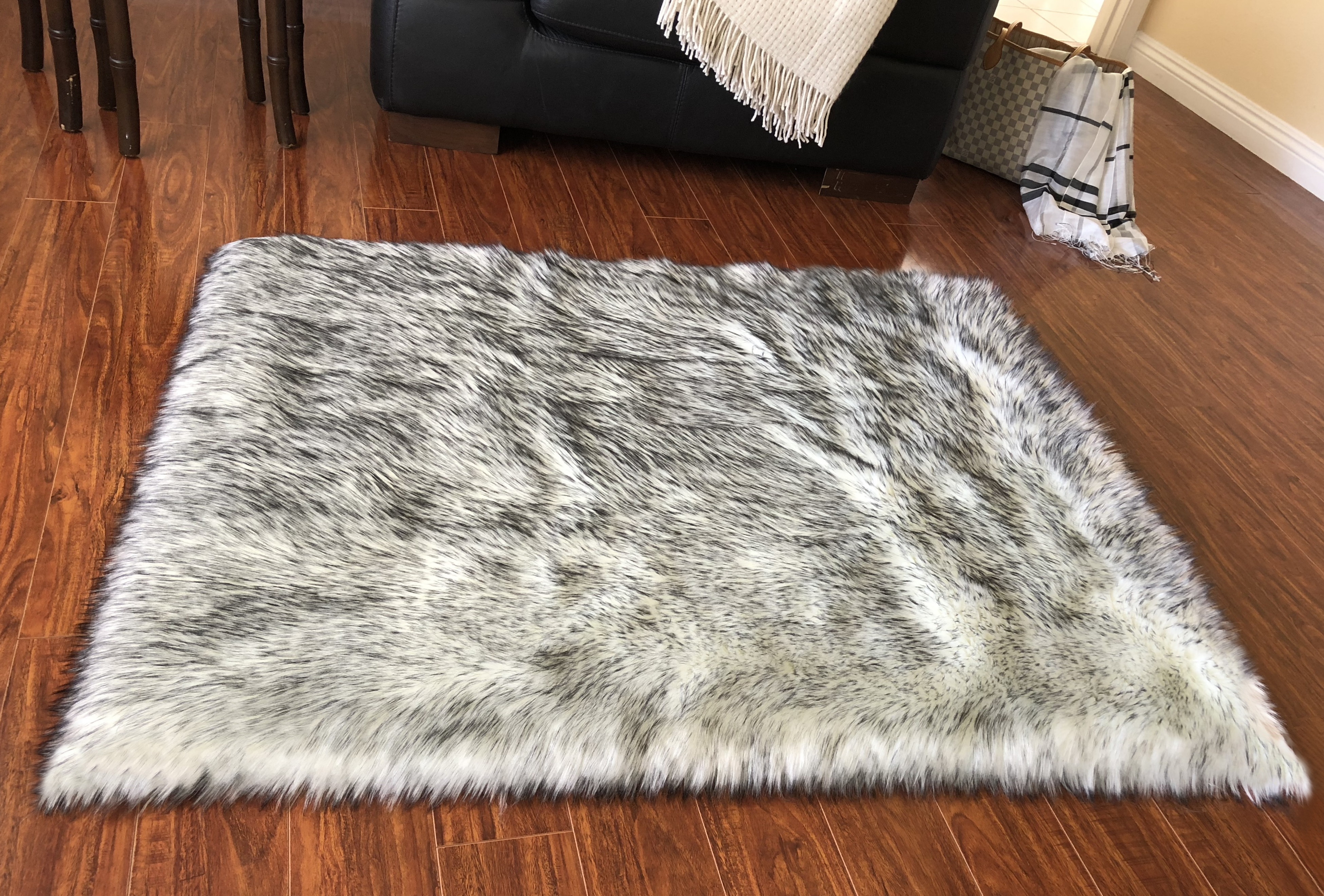 Square Faux Rug Soho Luxurious Faux Sheepskin Square Shape White with Black Tips Shag ...