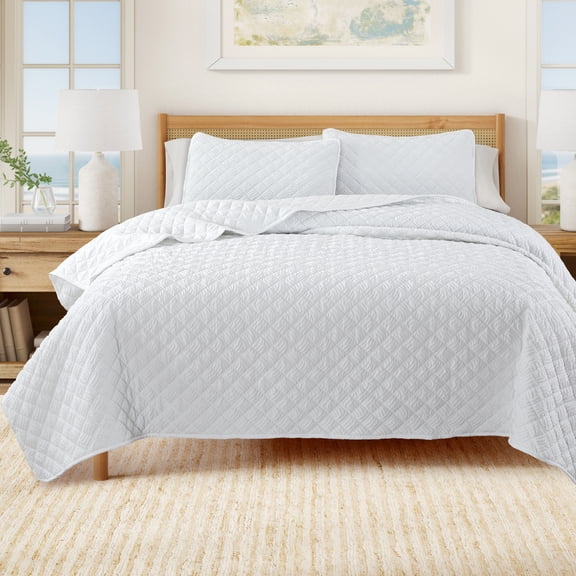 Solid Quilt Set - Lightweight, Soft, All-Season - 3-Piece Diamond Embossed Bedding Set (Full / Queen, White)