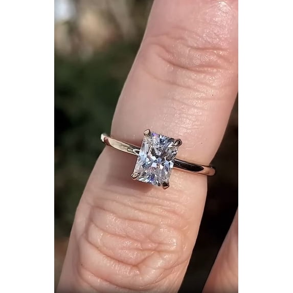 Solitaire Brilliance 2.5CT Radiant Cut Lab Grown Diamond Engagement Solitaire Ring 10K Yellow Gold, Ring Size 7