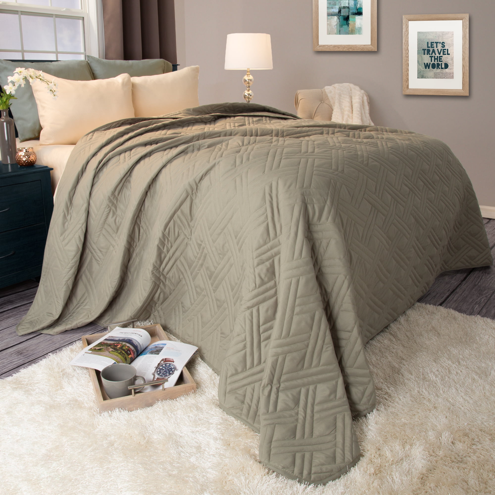 Somerset Home Solid Color Bed Quilt, King, Green