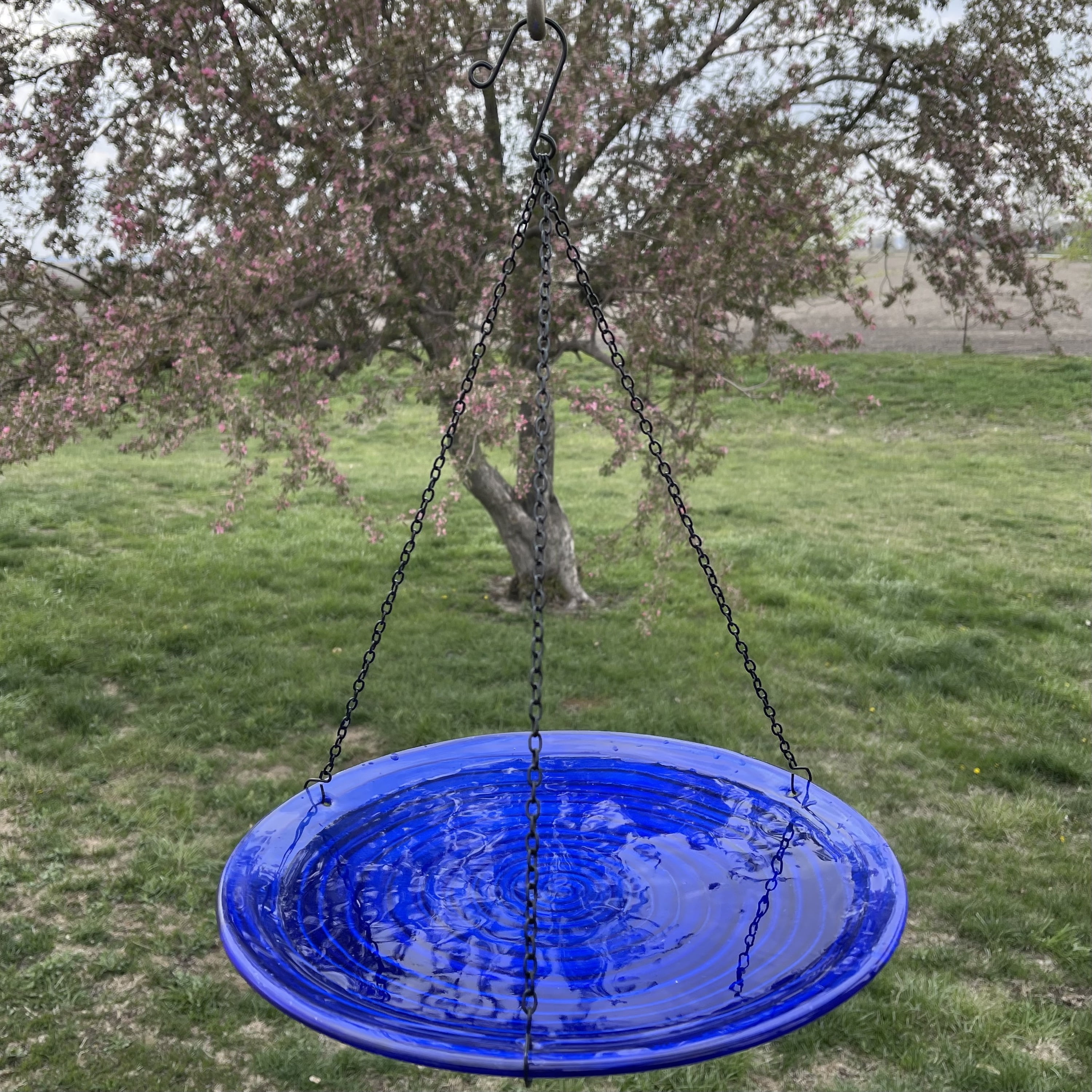 https://i5.walmartimages.com/seo/Songbird-Essentials-Bird-Bath-Ceramic-Hanging-Birdbath-Cobalt-Blue_25a0578c-c205-4248-b9a1-c3cabfd578bd.5dd9e65bea78b9d77c120e81ec4d0144.jpeg