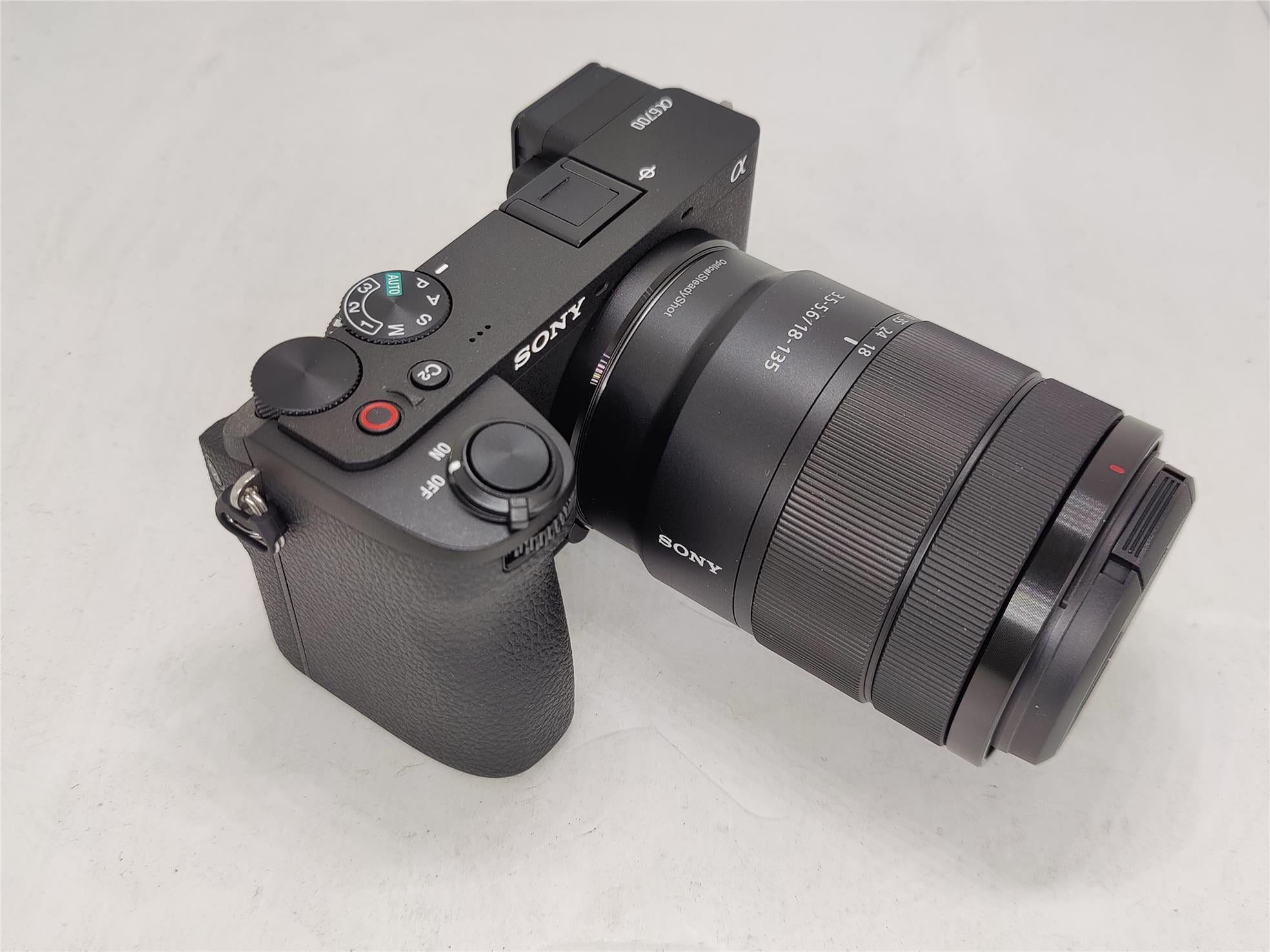SONY - 【未使用品】ＳＯＮＹ　α６７００　Ｅ１８－１３５　ＩＬＣＥ－６７００Ｍ Sony a6700 Mirrorless Camera with 18-135mm Lens - ILCE-6700M