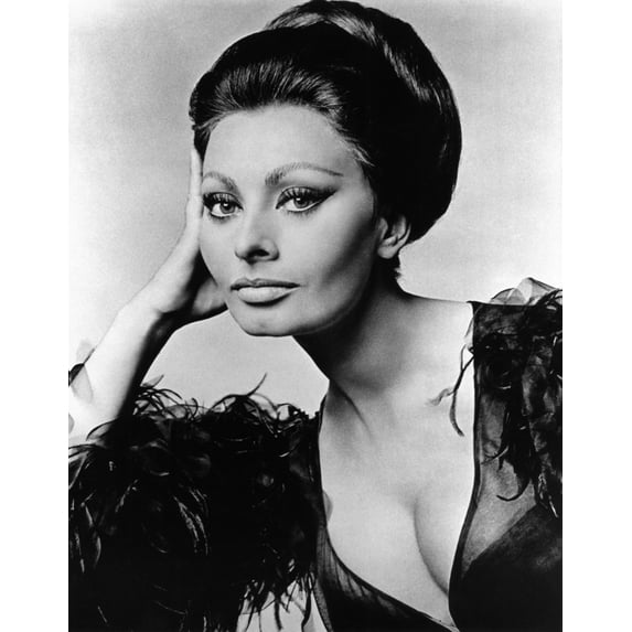Sophia Loren In Costume For Arabesque 1966 Photo Print (8 x 10)