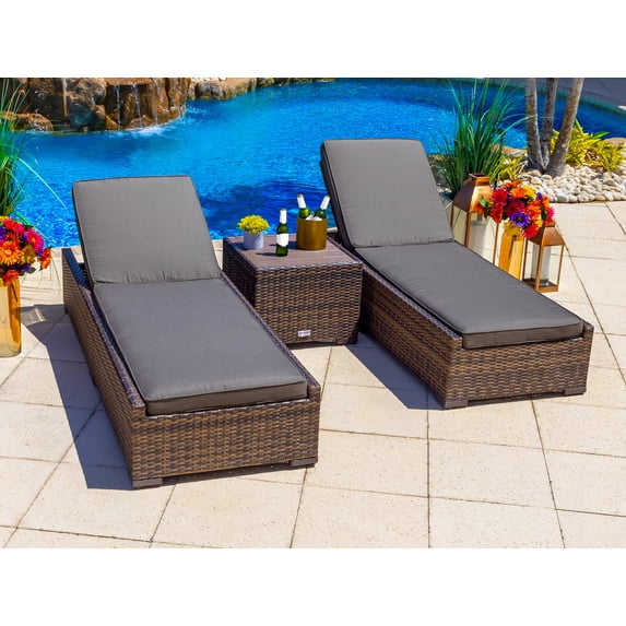 Sorrento 3-Piece Resin Wicker Outdoor Patio Furniture Chaise Lounge Set in Brown w/ Two Chaise Lounge Chairs and Side Table (Flat-Weave Brown Wicker, Sunbrella Canvas Charcoal)