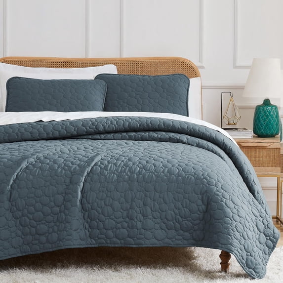 Southshore Fine Linens Oversized Quilt Bedding Set lightweight, prewash fabric soft coverlet bedspread 3-Piece with two matching shams (98 in wide x 98 in long), Pebble Blue Mirage, Full / Queen