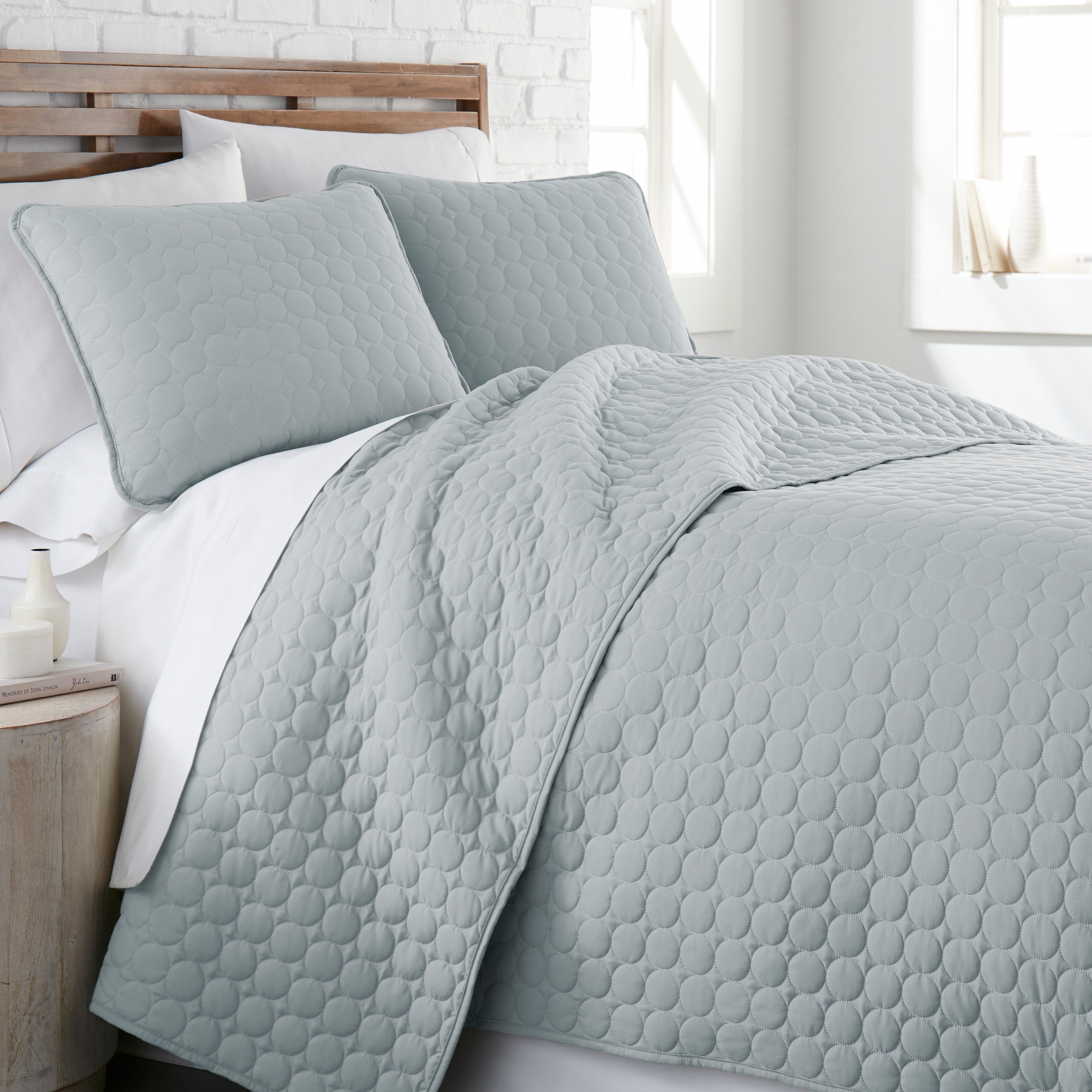 Southshore Fine Linens Oversized Quilt Bedding Set lightweight, soft coverlet bedspread 3-Piece with two matching shams, Blue, Full / Queen
