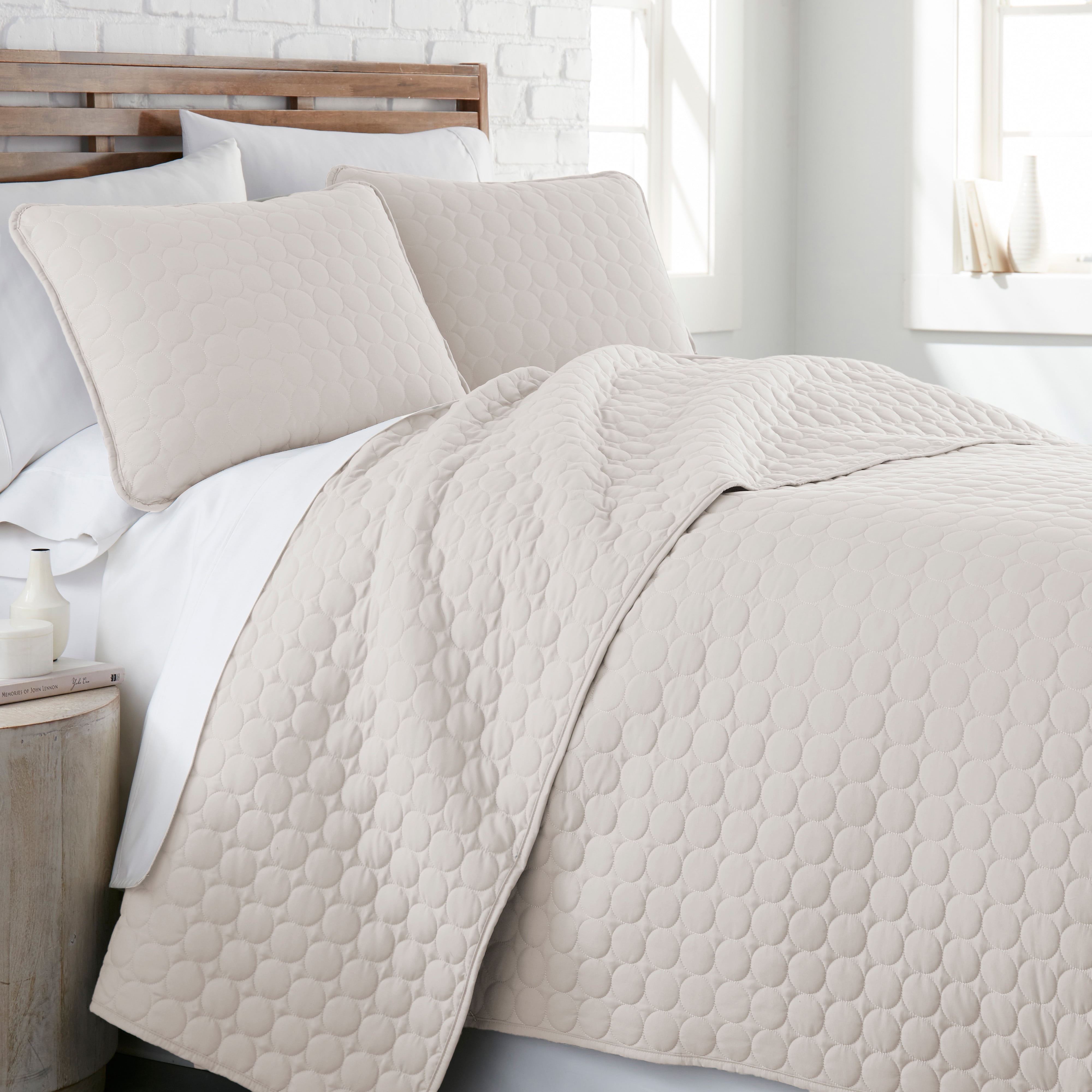 Southshore Fine Linens Oversized Quilt Bedding Set lightweight, soft coverlet bedspread 3-Piece with two matching shams, Bone, Full / Queen