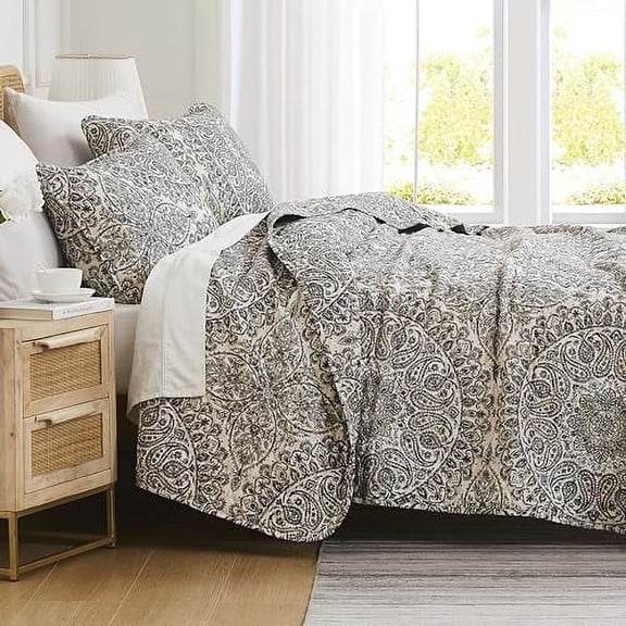 Southshore Fine Living, Inc. Ashanti Collection Oversized Quilt Queen Bedding Set Lightweight, Soft Coverlet Bedspread 3-Piece with Two Matching Shams (98 in Wide x 98 in Long), Grey, Full/Queen