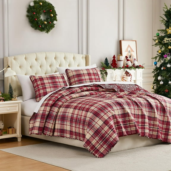 Southshore Fine Living, Inc. Christmas Quilt, Queen Size/Full with Shams, Christmas Carol Red Plaid