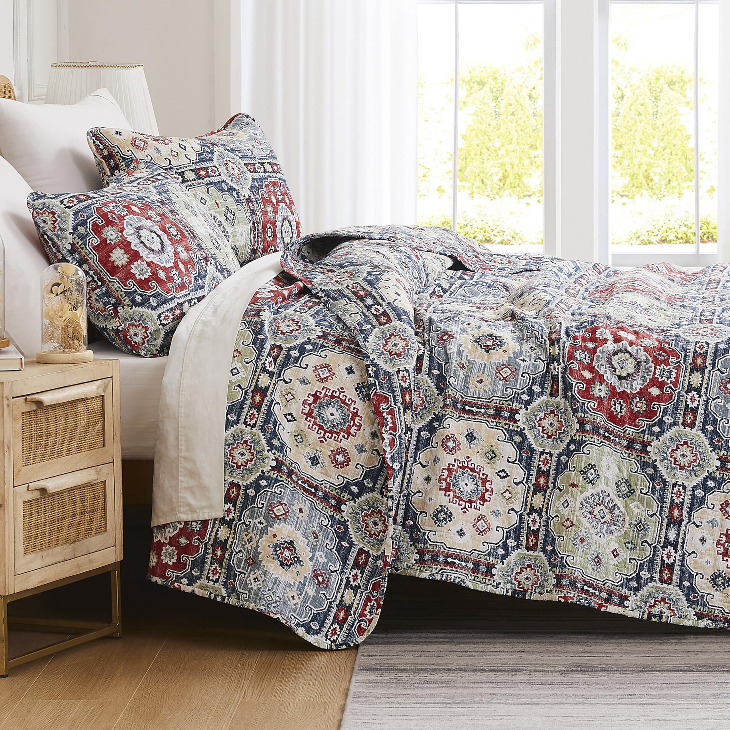 Southshore Fine Living, Inc. Kilim Collection Oversized King Quilt Bedding Set, Lightweight, Soft Bedspread 3-Piece, Two Matching Shams 108" x 98", California/King, Multi-Colored