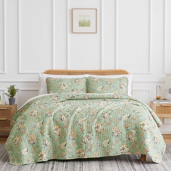 Southshore Fine Living, Inc. Oversize Quilts for King Size Bed, 3-Piece Lightweight Bedding Set with Floral Coverlet and 2 Pillow Shams, All Season California King Bed Spread, Jacobean Willow Green