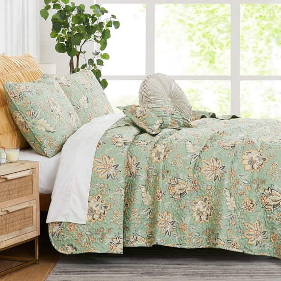 Southshore Fine Living, Inc. Oversized Twin Quilt Bedding Set, 5-Pieces with Quilt, 1 Pillow Sham, 1 Euro Sham, 2 Throw Pillows; Boho Bedding Set for Twin and Twin XL Beds, Jacobean Sage Green