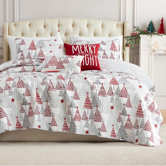 Southshore Fine Living, Inc. Twin Quilt Set w/ Shams & Throw Pillows, Cute Christmas Tree Print