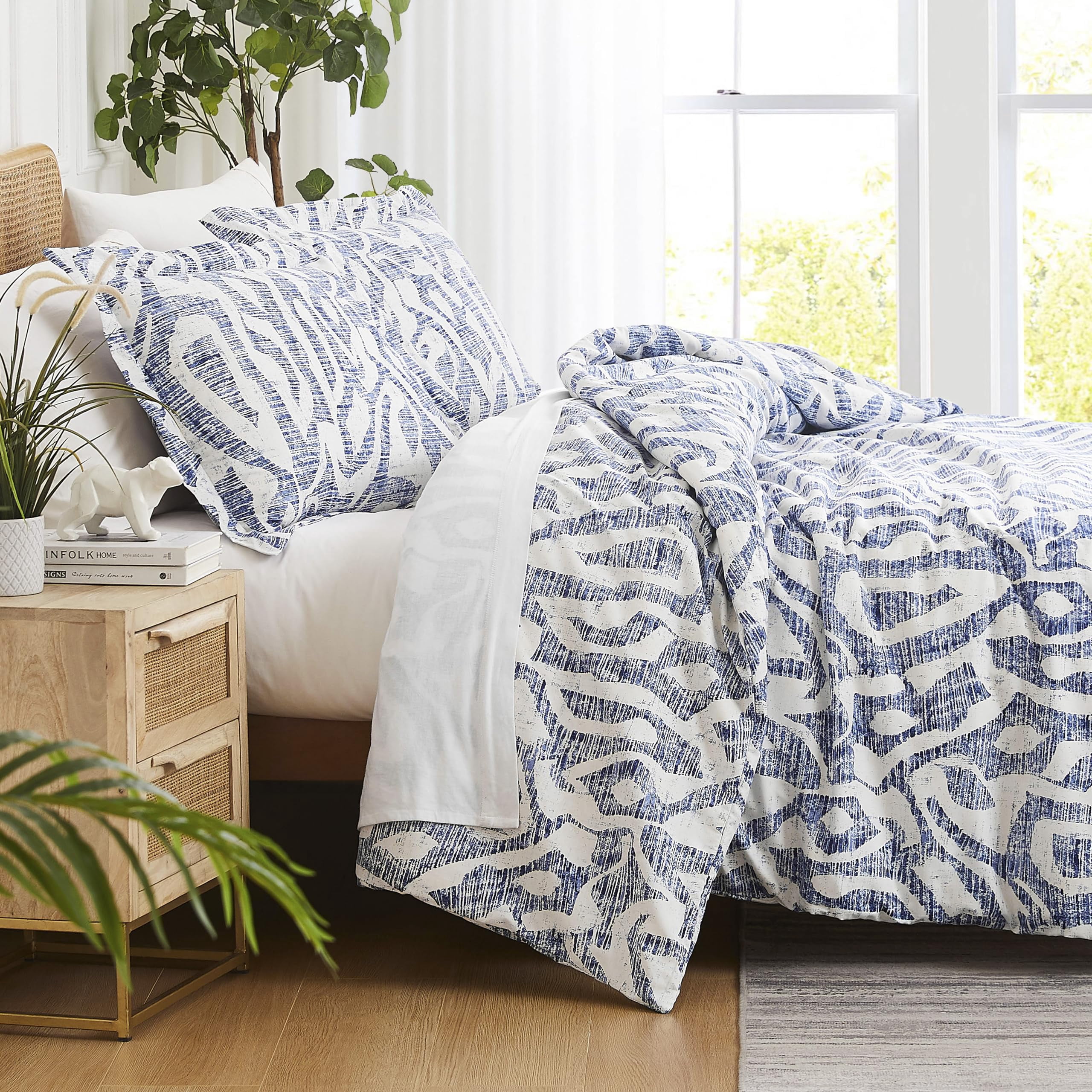 Southshore Fine Living Vilano Oversized Duvet Cover Set, Khari Blue Duvet Cover, Full/Queen - Ultra-Soft Microfiber Bedding Set with Zipper Closure, Easy Care - 1 Duvet, 2 Shams