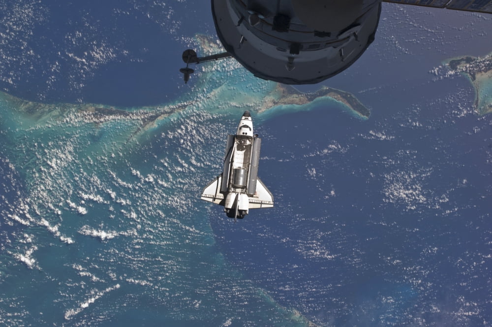 Space Shuttle Atlantis over the Bahamas Canvas Art - Stocktrek Images (34 x 23)
