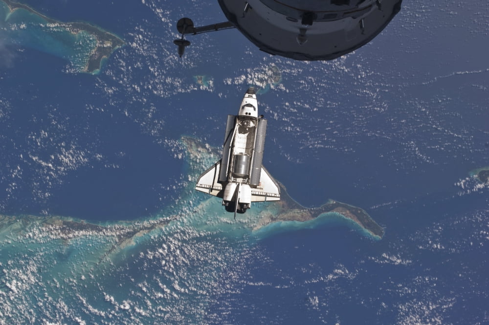 Space Shuttle Atlantis over the Bahamas Canvas Art - Stocktrek Images (34 x 23)