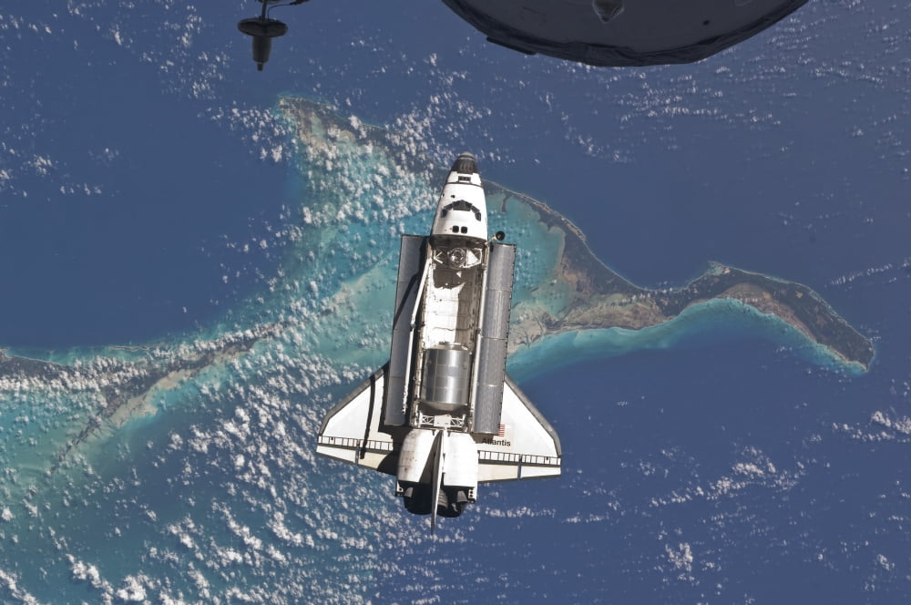 Space Shuttle Atlantis over the Bahamas Canvas Art - Stocktrek Images (34 x 23)