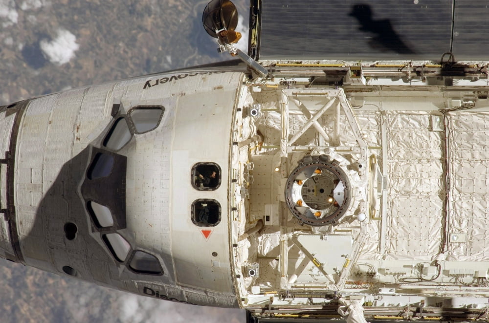 Space Shuttle Discovery Canvas Art - Stocktrek Images (34 x 23)