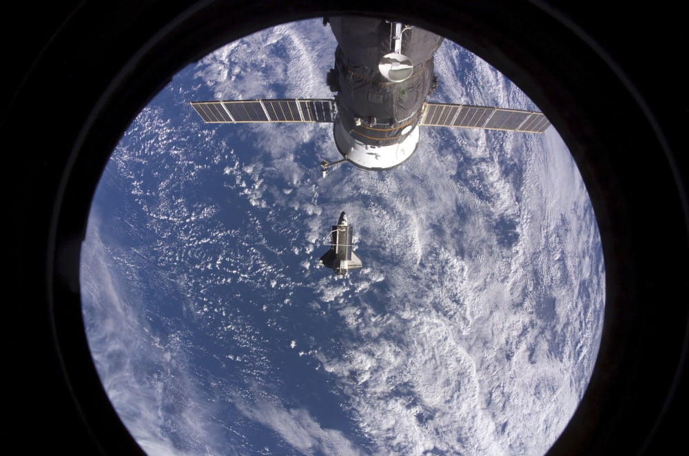 Space Shuttle Discovery Canvas Art - Stocktrek Images (34 x 23)