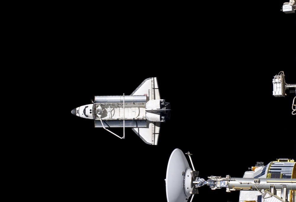 Space Shuttle Discovery Canvas Art - Stocktrek Images (34 x 24)