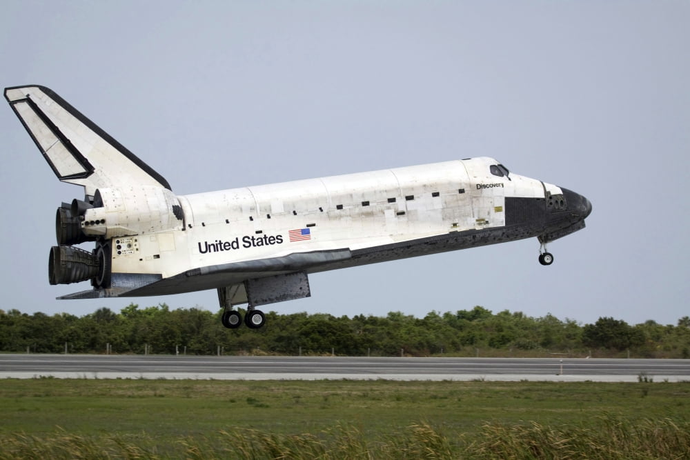 Space Shuttle Discovery approaches landing on the runway at the Kennedy Space Center Canvas Art - Stocktrek Images (35 x 23)