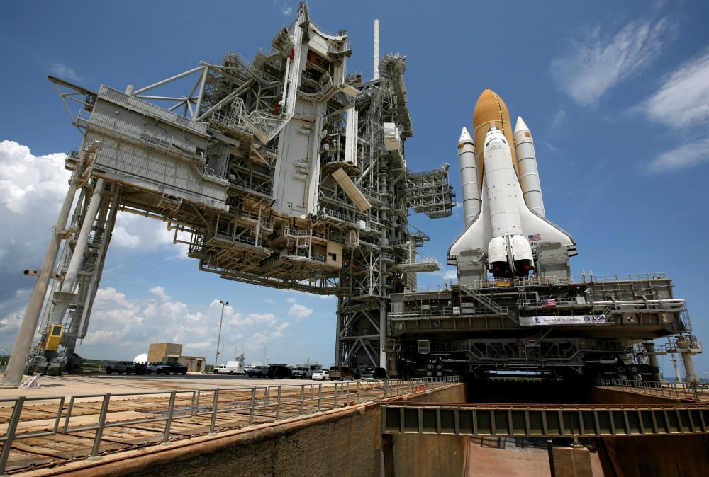 Space Shuttle Discovery atop the mobile launcher platform Canvas Art - Stocktrek Images (34 x 23)