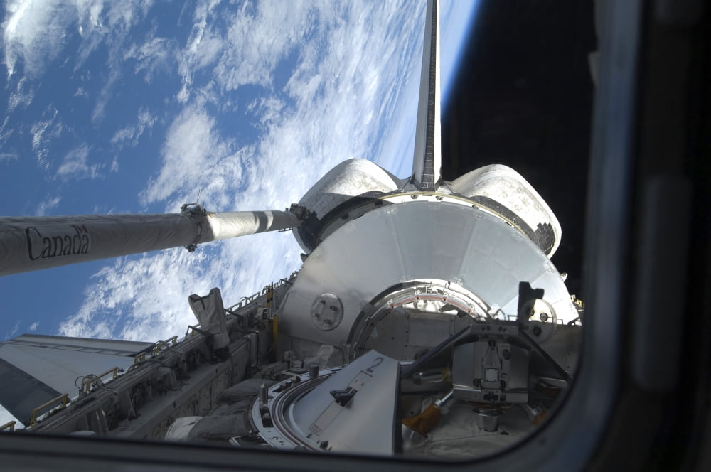 Space Shuttle Discovery backdropped by Earths horizon Canvas Art - Stocktrek Images (34 x 23)