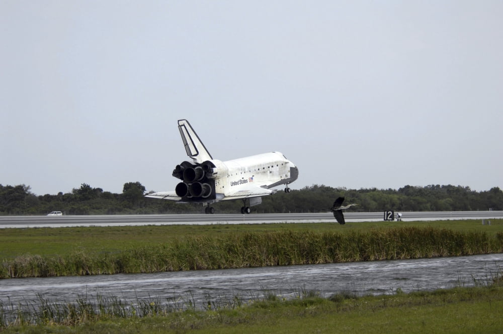 Space Shuttle Discovery touches down on the runway at Kennedy Space Center Canvas Art - Stocktrek Images (35 x 23)