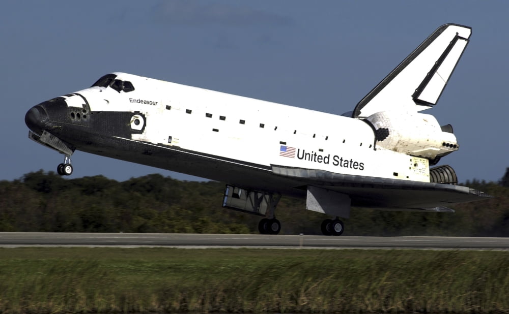 Space Shuttle Endeavour Canvas Art - Stocktrek Images (35 x 22)
