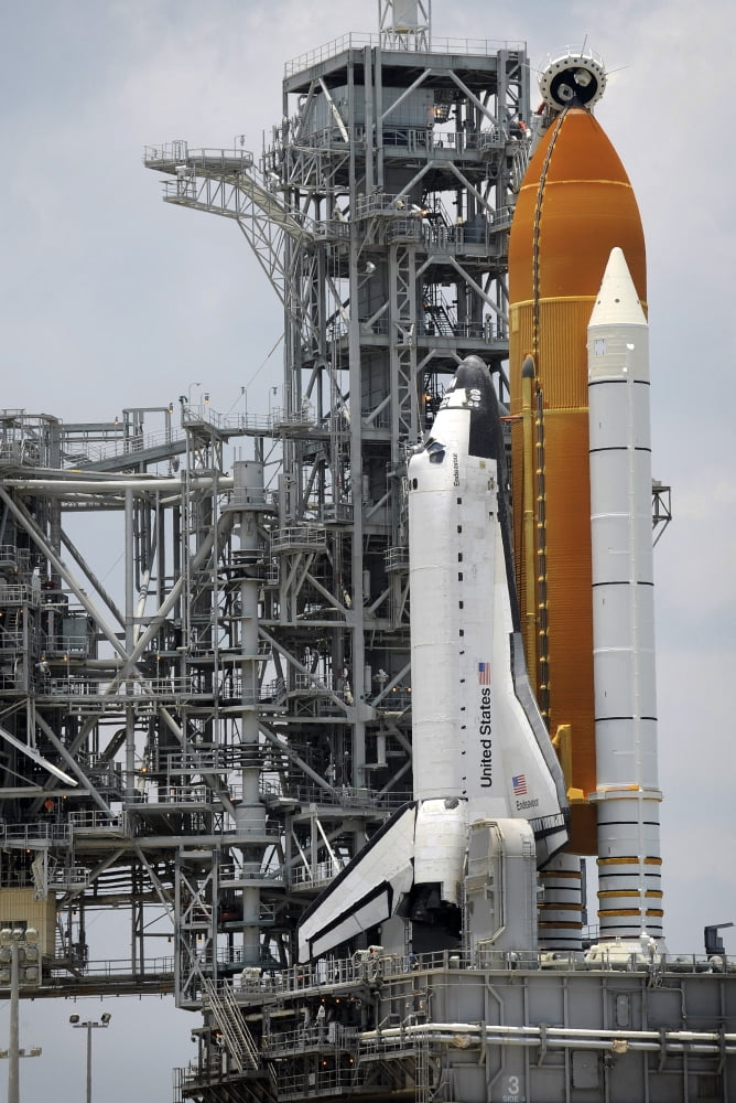 Space Shuttle Endeavour on the launch pad at Kennedy Space Center Canvas Art - Stocktrek Images (23 x 34)