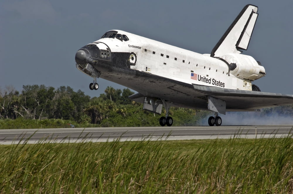 Space Shuttle Endeavour touches down on the runway at Kennedy Space Center Canvas Art - Stocktrek Images (35 x 23)