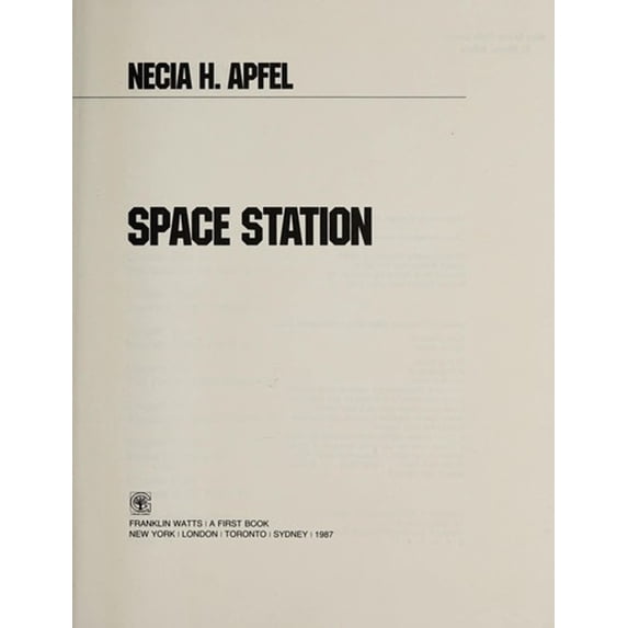 Pre-Owned Space Station (Library Binding) 9780531103944