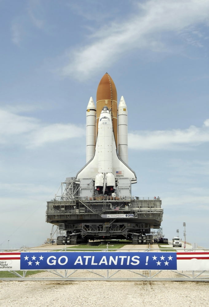 Space shuttle Atlantis approaches the top of Launch Pad 39A at Kennedy Space Center Canvas Art - Stocktrek Images (24 x 34)