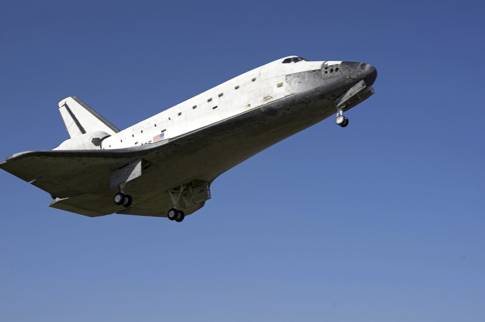 Space shuttle Atlantis approaching Runway 33 at the Kennedy Space Center in Florida Canvas Art - Stocktrek Images (34 x 23)