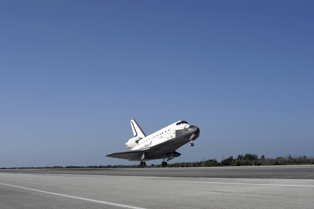 Space shuttle Atlantis approaching Runway 33 at the Kennedy Space Center in Florida Canvas Art - Stocktrek Images (34 x 23)