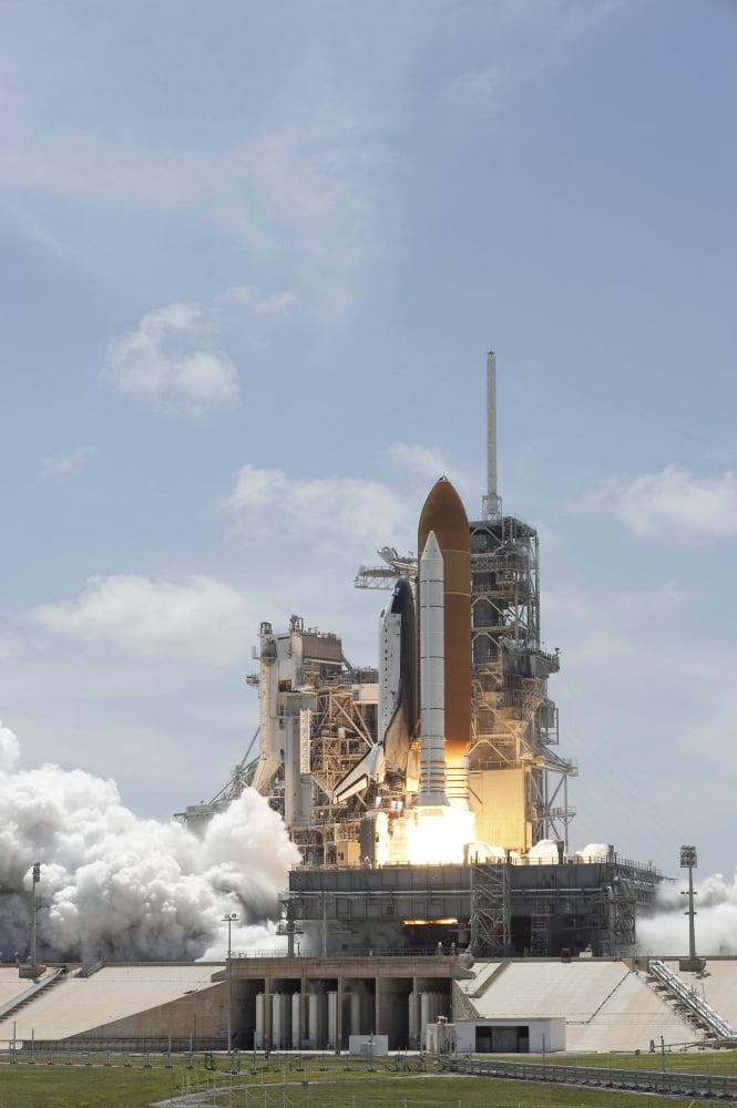 Space shuttle Atlantis lifts off from Kennedy Space Centers Launch Pad 39A into orbit Canvas Art - Stocktrek Images (23 x 34)