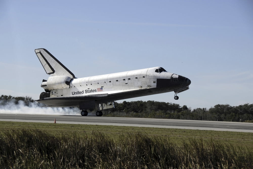 Space shuttle Atlantis touches down at Kennedy Space Center Florida Canvas Art - Stocktrek Images (35 x 23)