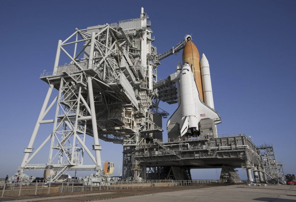 Space shuttle Endeavour atop a mobile launcher platform at Kennedy Space Center Canvas Art - Stocktrek Images (34 x 24)