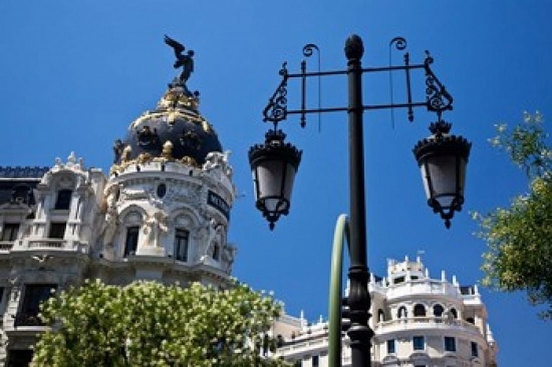 Spain Madrid Metropolis building on Grand Via Canvas Art - Julie Eggers DanitaDelimont (19 x 12)