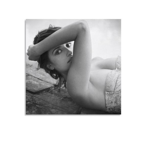 Spanish Television Personalities Penélope Cruz Retro Sexy Poster Home Decor Poster Wall Art Hanging Picture Print Bedroom Decorative Painting Posters Room Aesthetic 16x16inch(40x40cm)