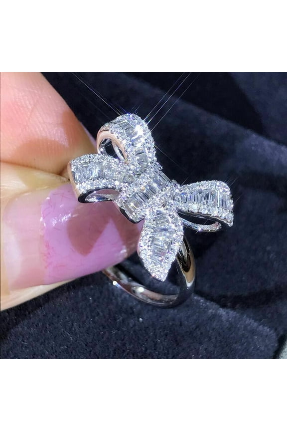 Sparkle White Gems Silver Selected Engagement Fingerg Ring