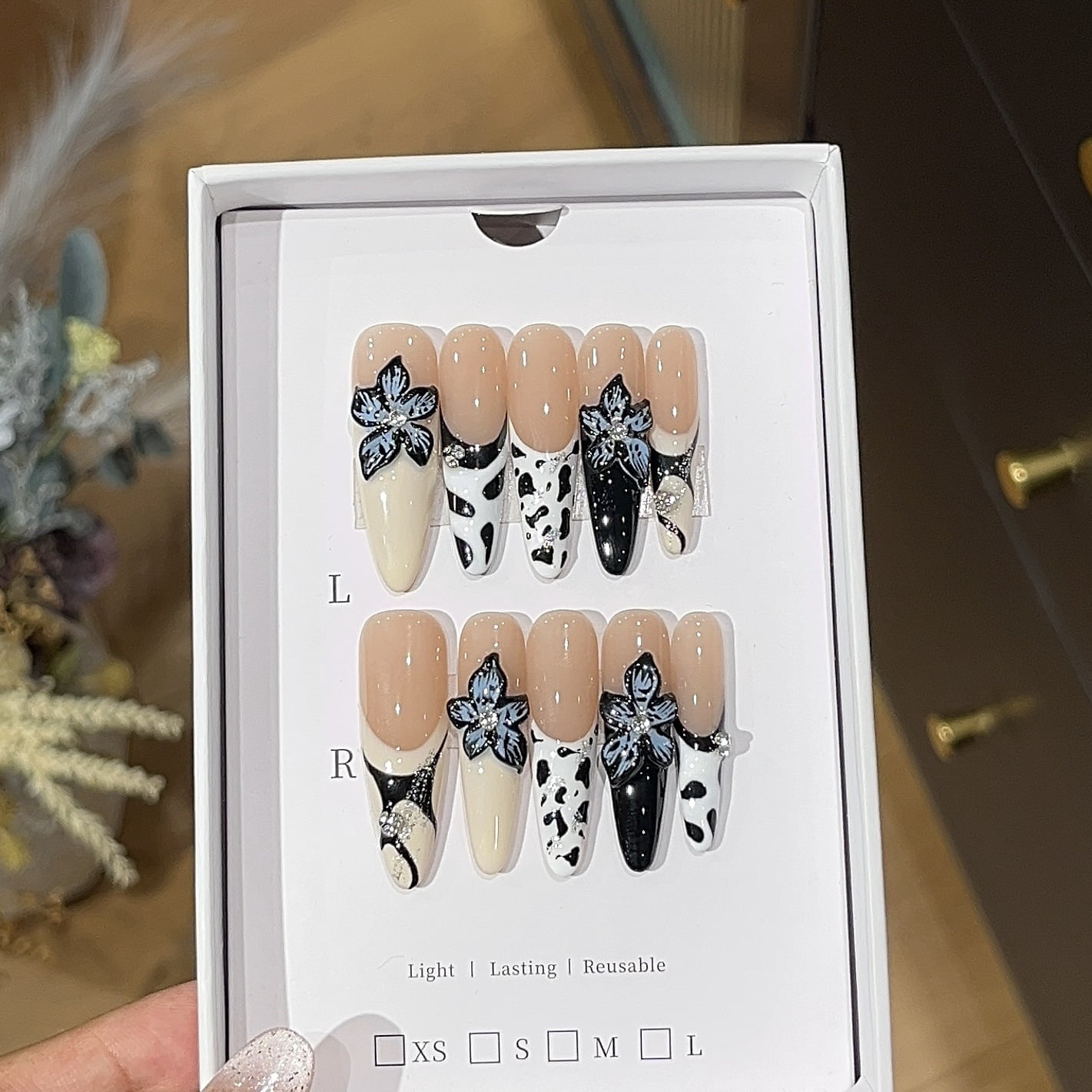 [Spice Girl Devil's Flower] Sweet and spicy hand-painted French cow ...