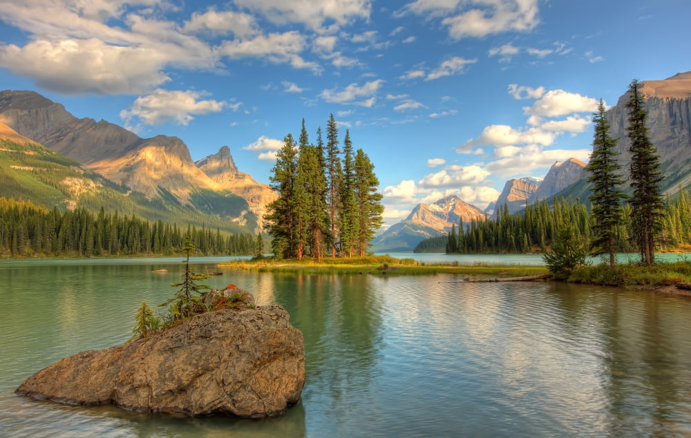 Spirit Island At Sunset Maligne Lake Jasper National Park Alberta Canvas Art - Robert Postma Design Pics (17 x 11)